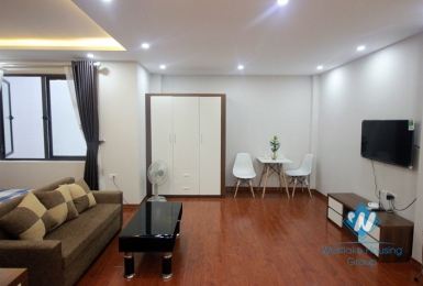 Lovely studio for rent in Hoang Hoa Tham street, near city center.